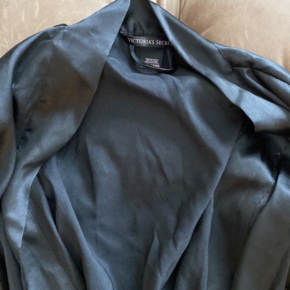 Victorias Secret silk robe - Picture 2 of 2